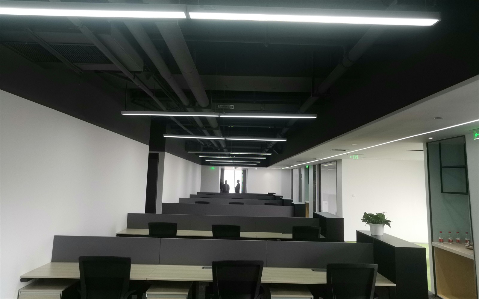 辦公區01.jpg