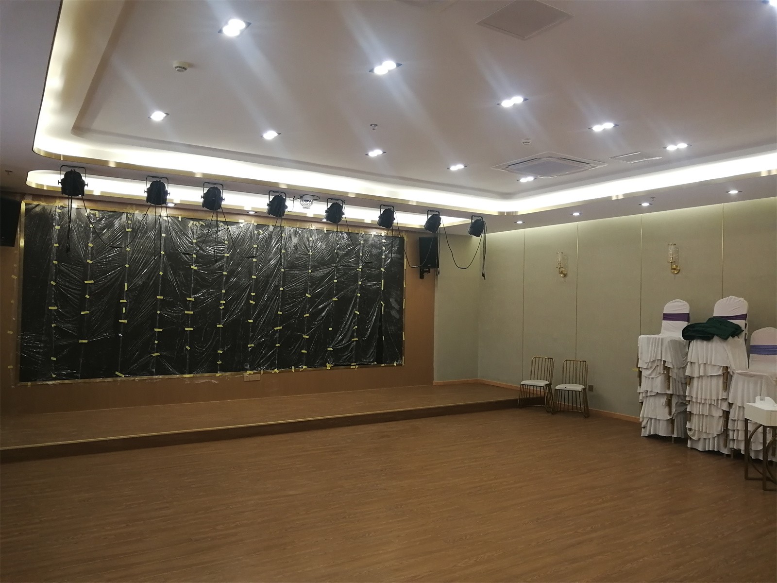 大會(huì )議室.jpg